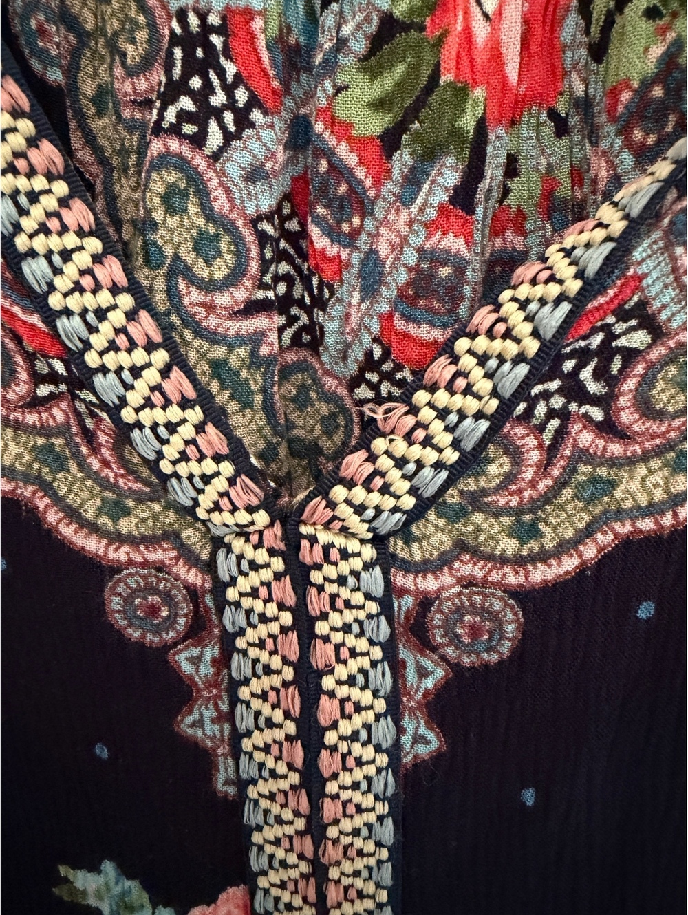 100% Rayon, Bila, M, embroidered - Picture 3 of 7